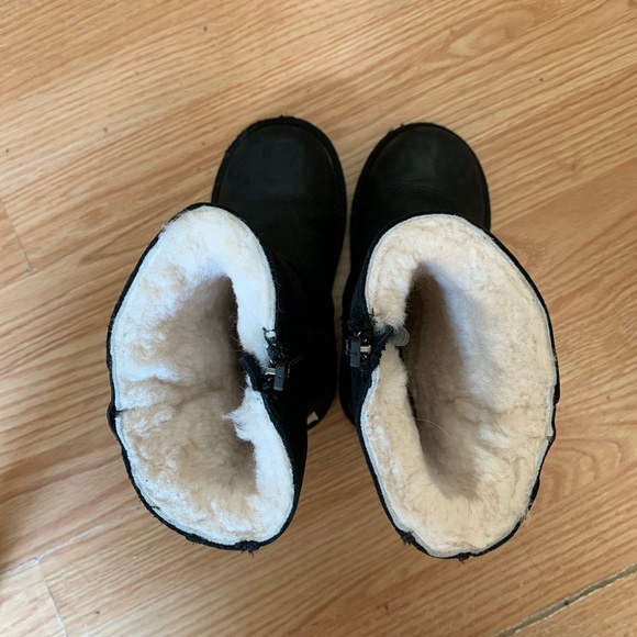 Ugg | Kensington Shearling Boots | Girls 13 - Picture 5 of 10